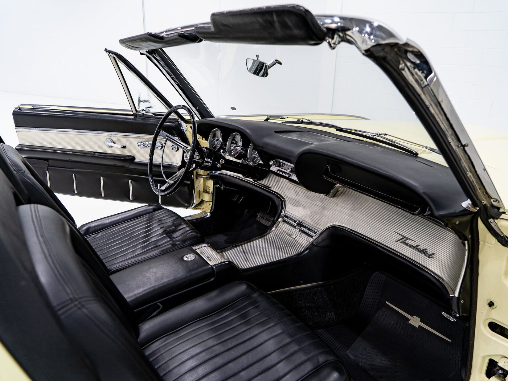 Ford Thunderbird Beautifully Presented From Older Restoration with original bill of sale 1962 Jaune Montréal - photo #57