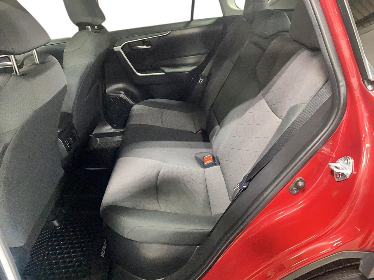 Toyota RAV4 NIV 2T3RWRFV5PW183396 2023 Rouge Chicoutimi - photo #6