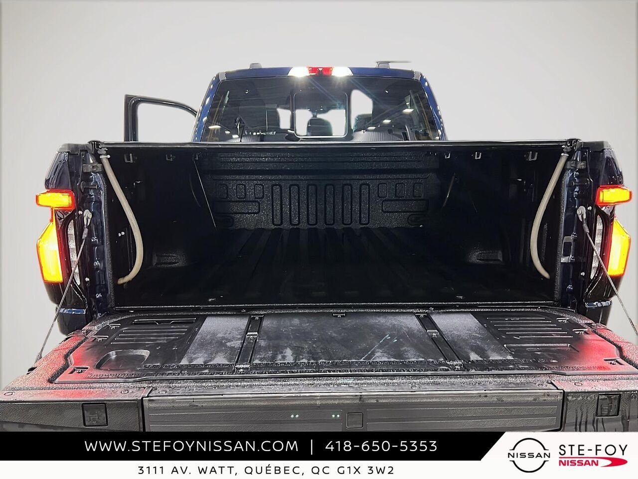 2023 Ford F-150 Lightning GROUPE 510 A, standard range Blue Ste-Foy - photo #16