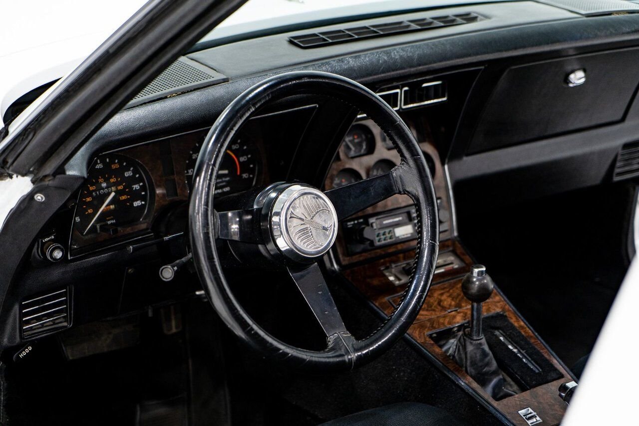 1981 Phillips Motor Car Berlina Coupe Only 1 of 78 produced. Very rare | PRIX EN USD White Montreal - photo #9