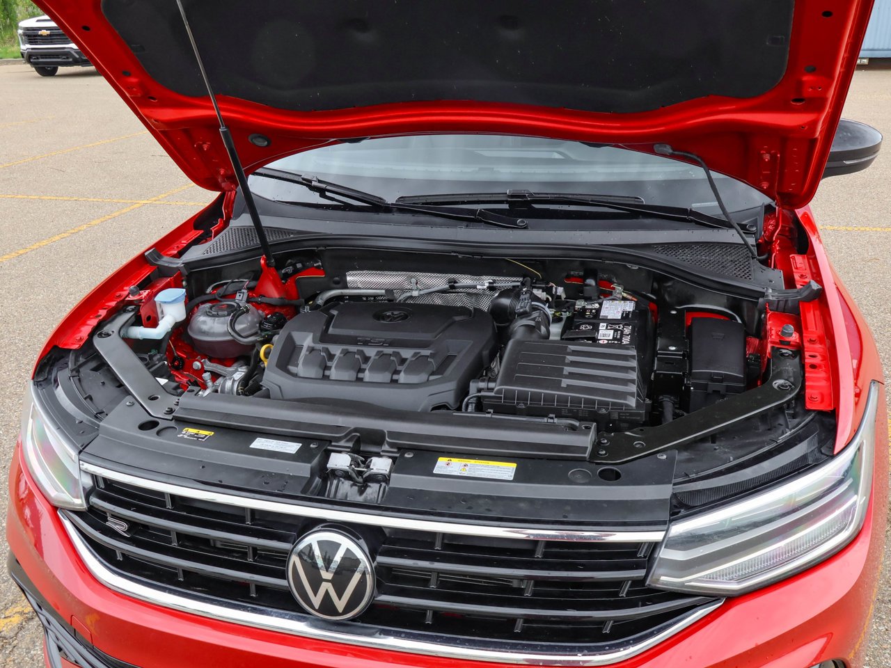 2024 Volkswagen Tiguan Comfortline R-Line Black Edition 4MOTION Red Sherwood Park - photo #9