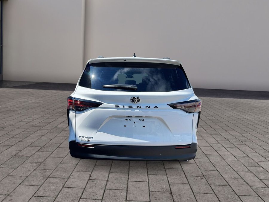 2026 Toyota Sienna LE 8 PASSAGERS 2026 White
