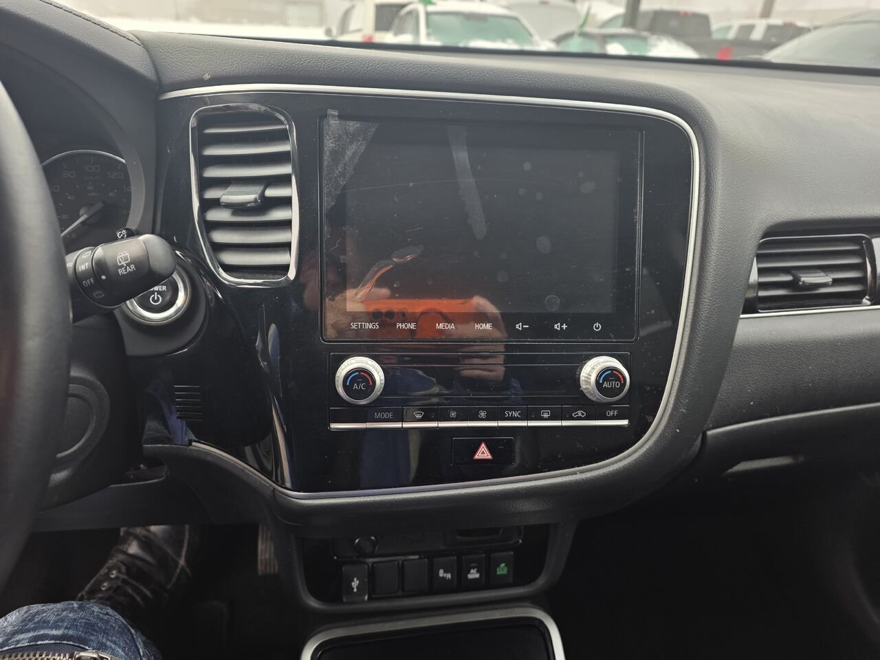 2020 Mitsubishi Outlander Plug-In Hybrid White  - photo #14