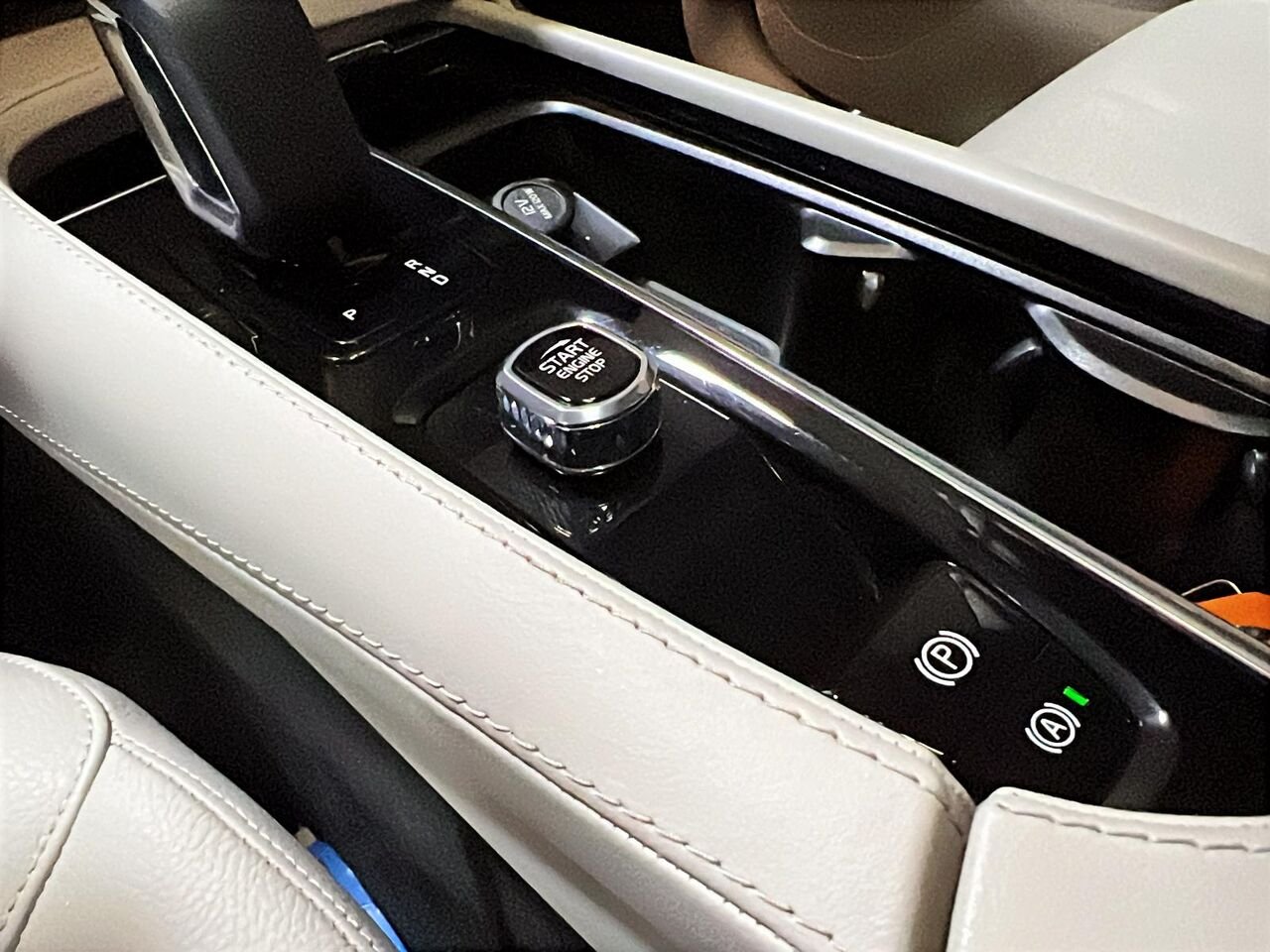 2024 Volvo XC90 Recharge PLUS BRIGHT THEME PHEV Grey Québec - photo #15