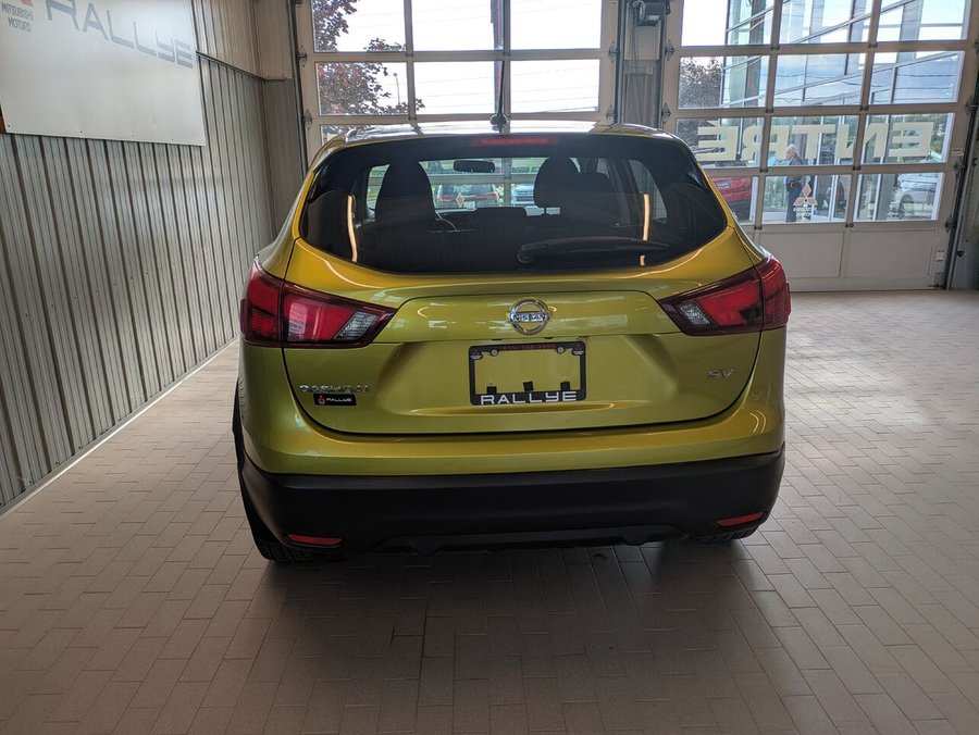 2017 Nissan Qashqai SV Green