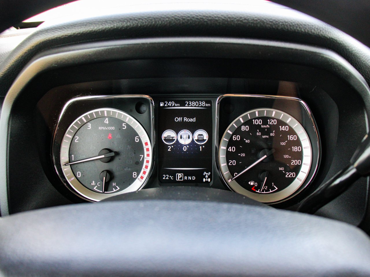 2017 Nissan Titan 4WD Crew Cab SV White Sherwood Park - photo #19