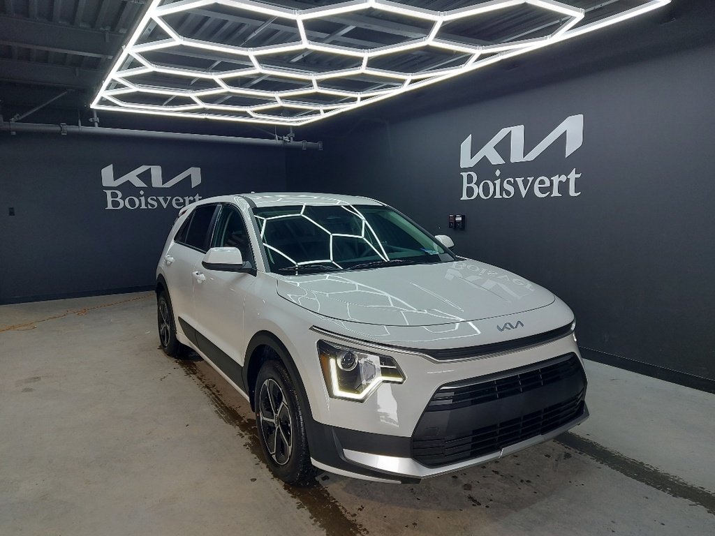 KIA Niro 2026 Blanc neige nacré Blainville - photo #0