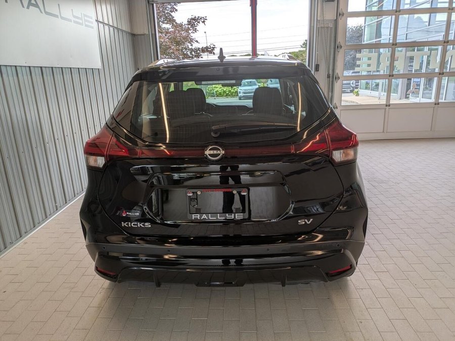 2022 Nissan Kicks SV FWD Black