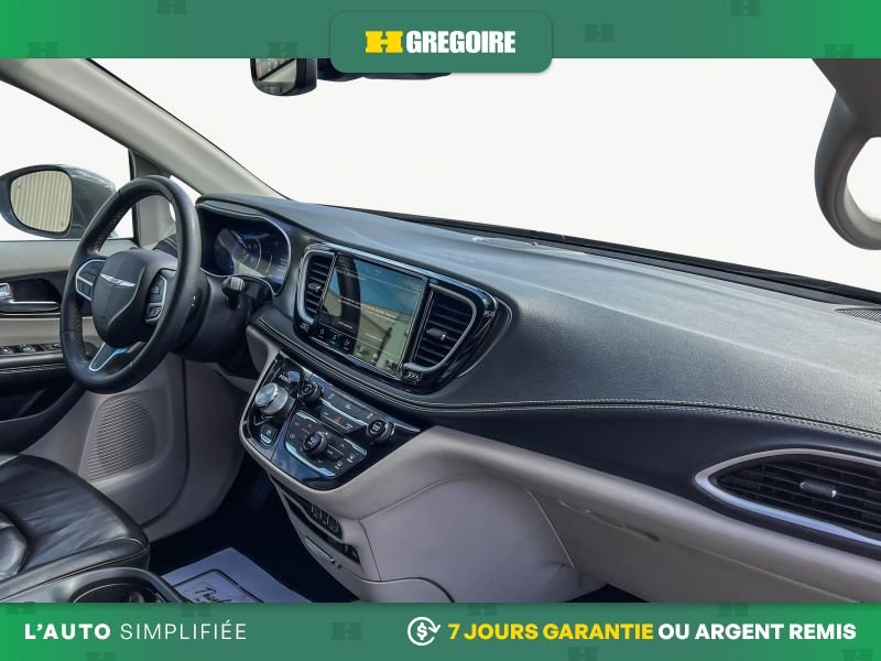 2022 Chrysler Pacifica Grey Laval - photo #11