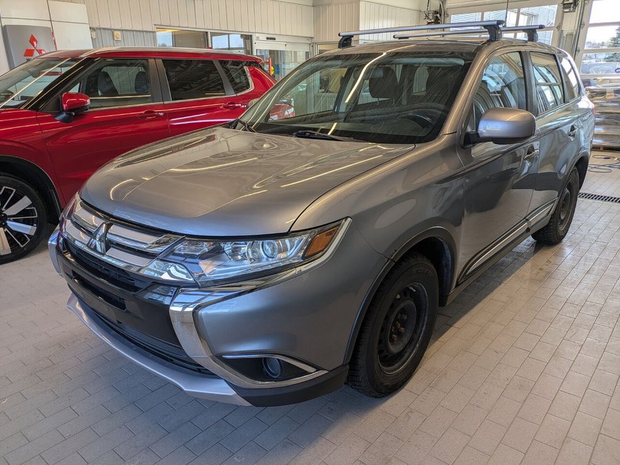 Mitsubishi Outlander AWC ES 2017 Gris