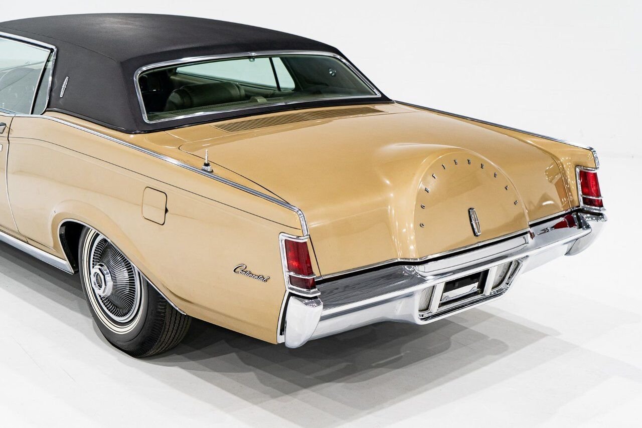 1969 Lincoln Continental Only 687 miles from new. Unrestored example **PRICE IN USD** Gold Montreal - photo #25