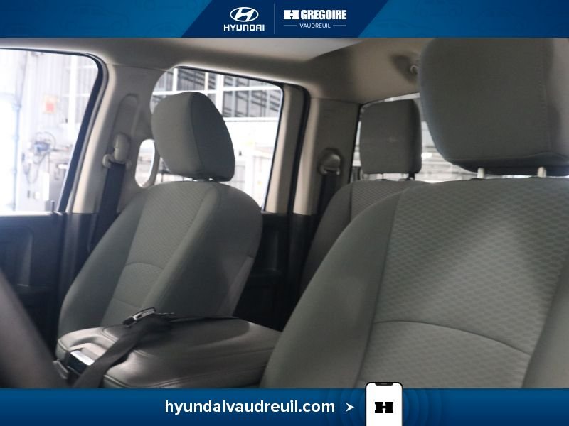 Dodge Ram YA857 | Express 4x4 Quad Cab 6'4" Box *Ltd Avail* 2018 Blanc Laval - photo #13