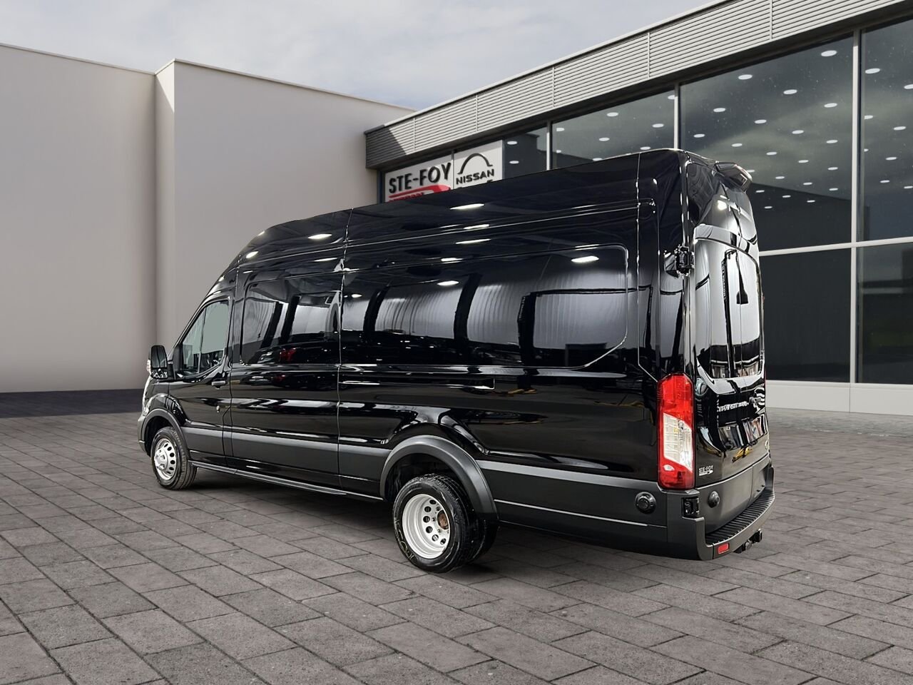 2025 Ford Transit fourgon utilitaire Black Québec - photo #3