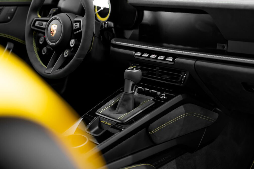 Porsche 911 GT3RS Weissach 2024 Jaune Kirkland - photo #24