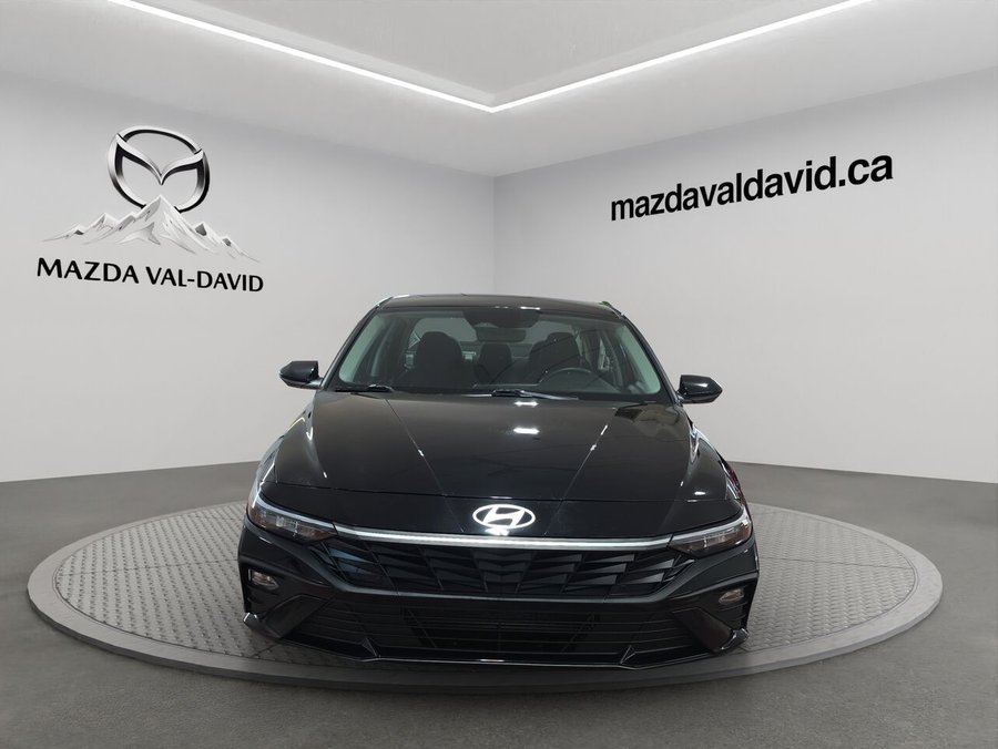 Hyundai Elantra Preferred IVT, Bluetooth, Commande audio au volant, volant chauffant 2024 Noir