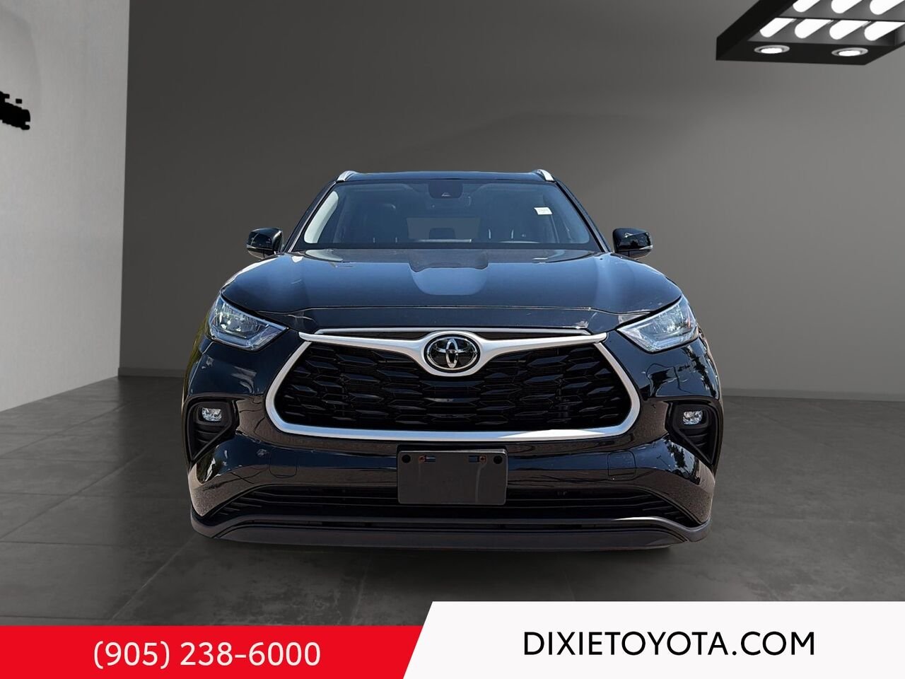 2024 Toyota Highlander XLE AWD / CLEAN CARFAX / HEATED SEATS / MOONROOF / ALLOY WHEELS / CARPLAY AND ANDROID AUTO Black Mississauga - photo #1