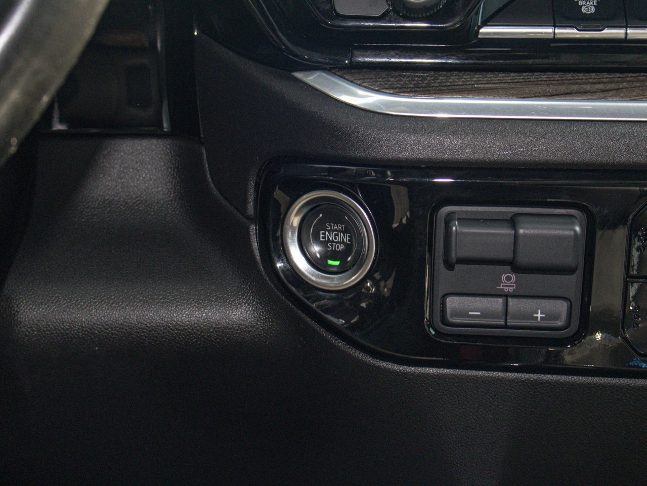 2024 Chevrolet Silverado 2500HD 4WD Crew Cab 159 LT Grey Sherwood Park - photo #25