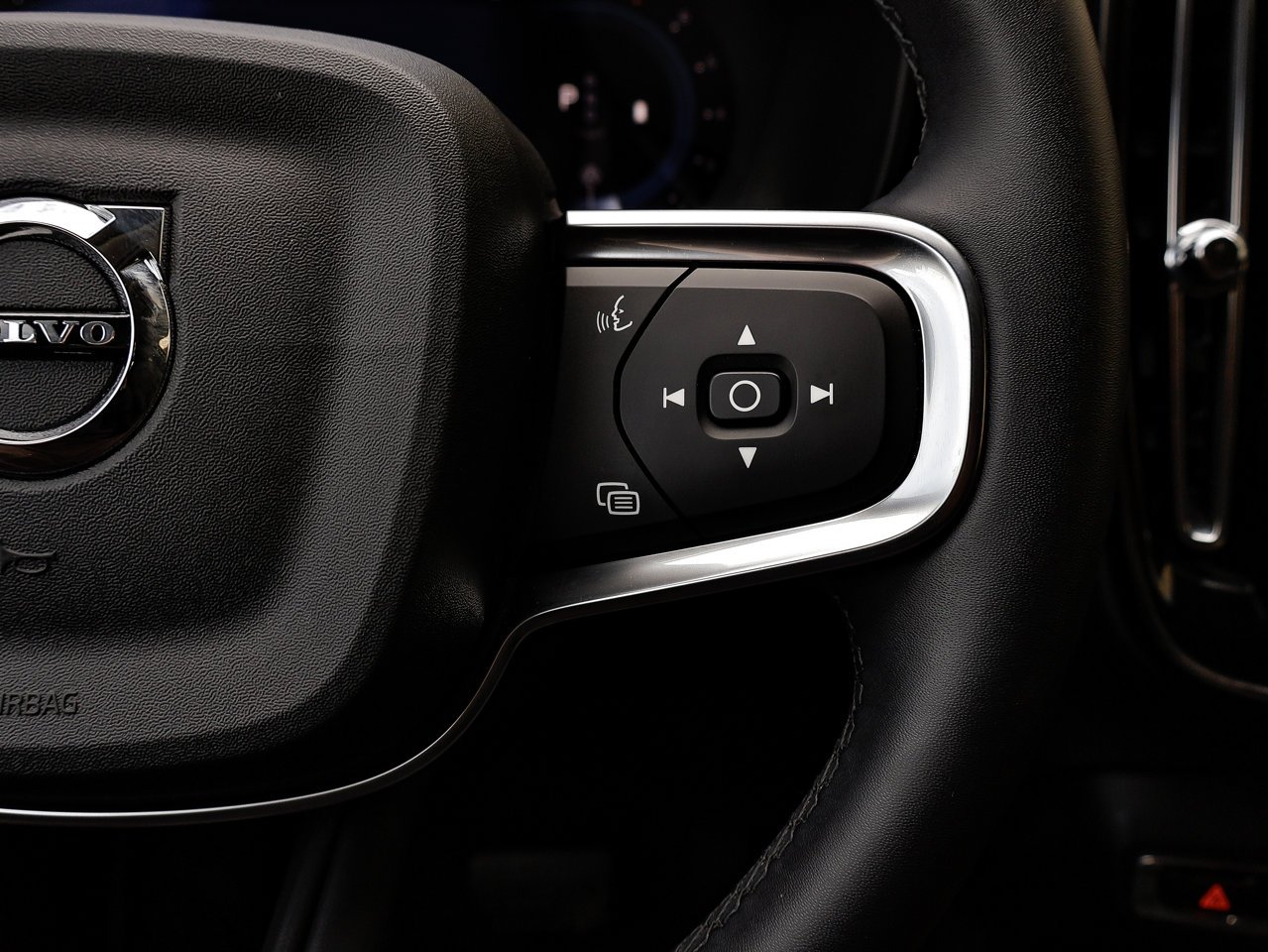 2025 Volvo XC40 B5 AWD Core Bright Theme Grey Sherwood Park - photo #21