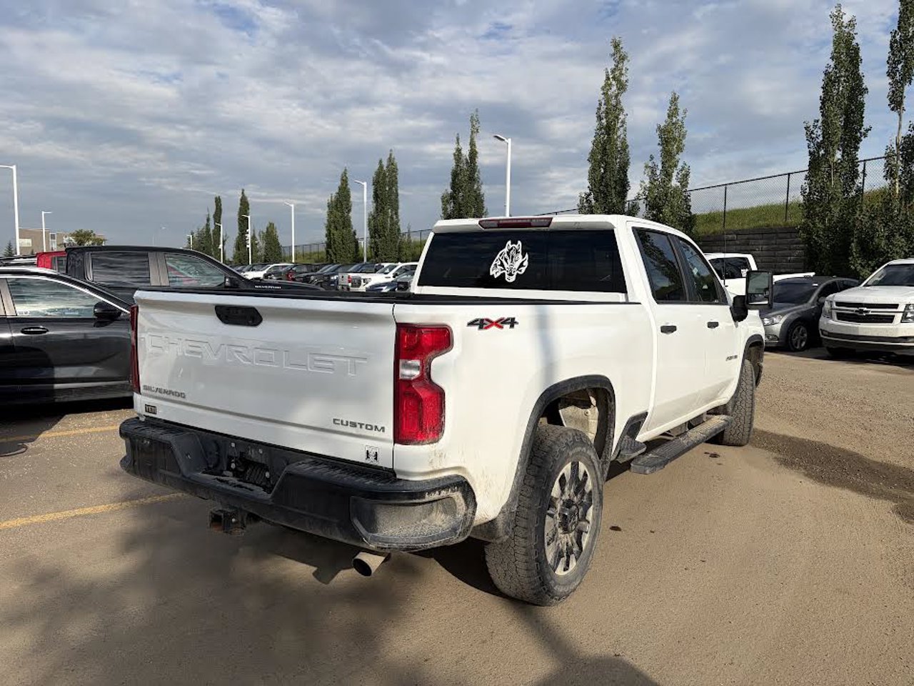 2020 Chevrolet Silverado 2500HD 4WD Crew Cab 159 Custom White Sherwood Park - photo #4