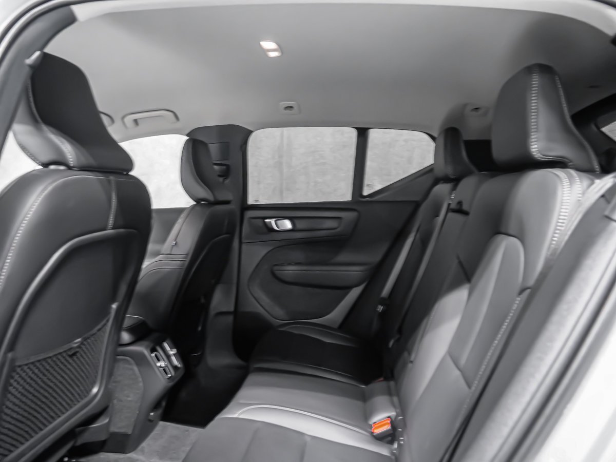 Volvo XC40 B5 CORE BRIGHT CLIMATE 2025 Gris Montréal - photo #10