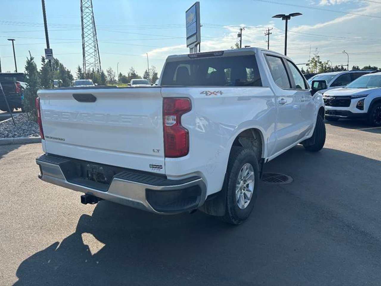 2025 Chevrolet Silverado 1500 4WD Crew Cab 147 LT White Sherwood Park - photo #4