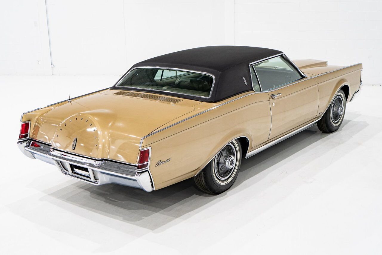 1969 Lincoln Continental Only 687 miles from new. Unrestored example **PRICE IN USD** Gold Montreal - photo #2