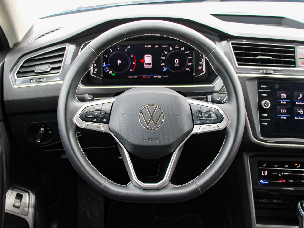 2024 Volkswagen Tiguan Comfortline 4MOTION Blue Sherwood Park - photo #17