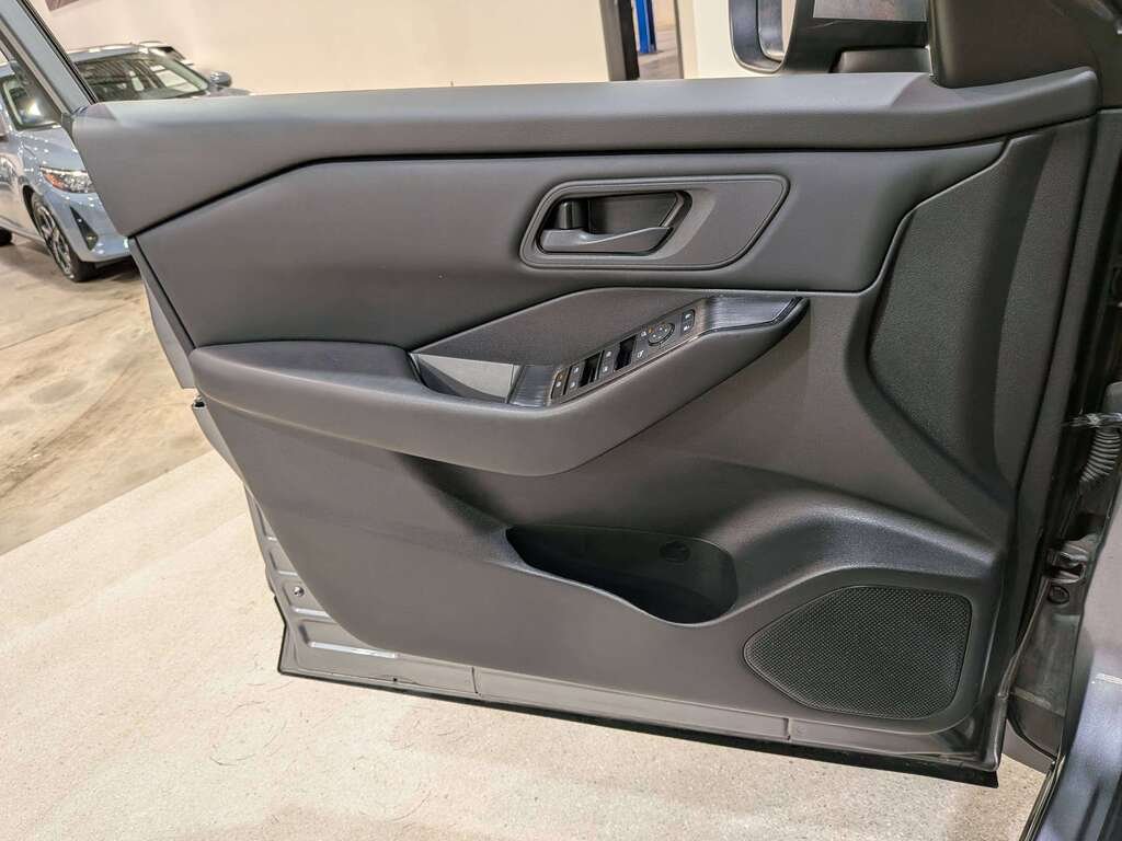 2024 Nissan Rogue AWD S Grey Val-David - photo #32