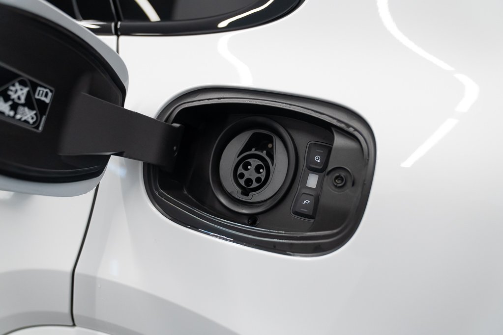 2024 Porsche Cayenne Turbo E-Hybrid Coupe AWD White Kirkland - photo #25