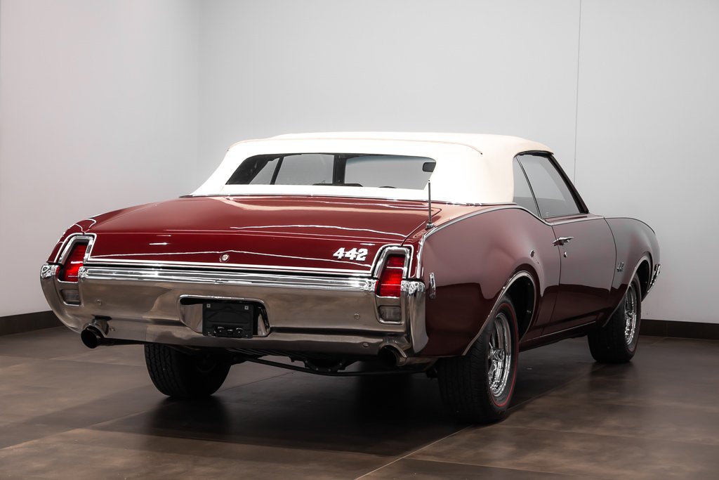 1969 Oldsmobile 442 Red Montreal - photo #4