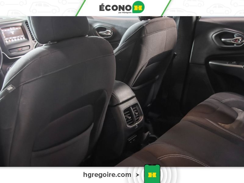 2019 Jeep Cherokee Green Laval - photo #19