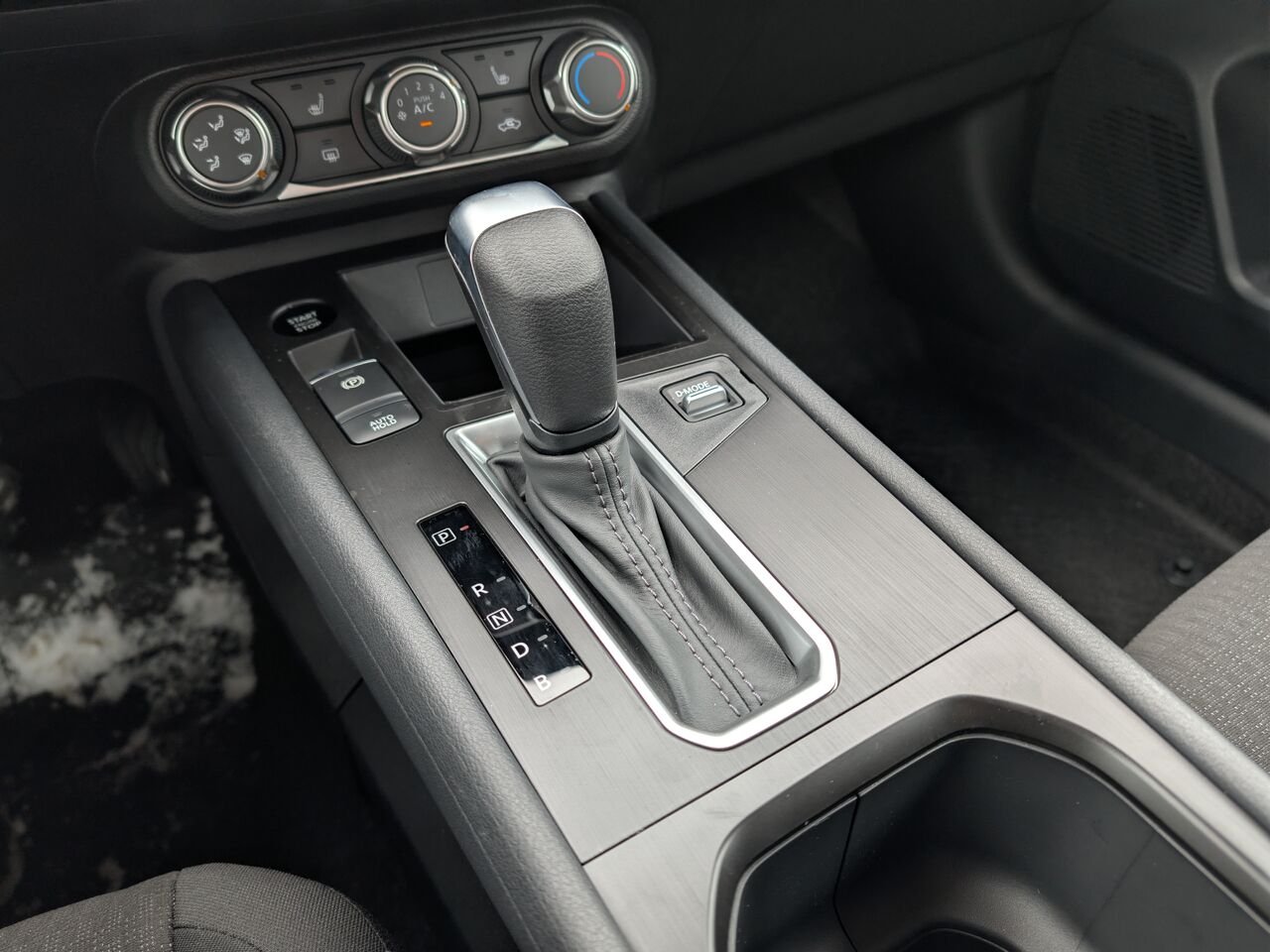 Nissan Kicks KICKS S 2026 Bleu foncé nacré Châteauguay - photo #13