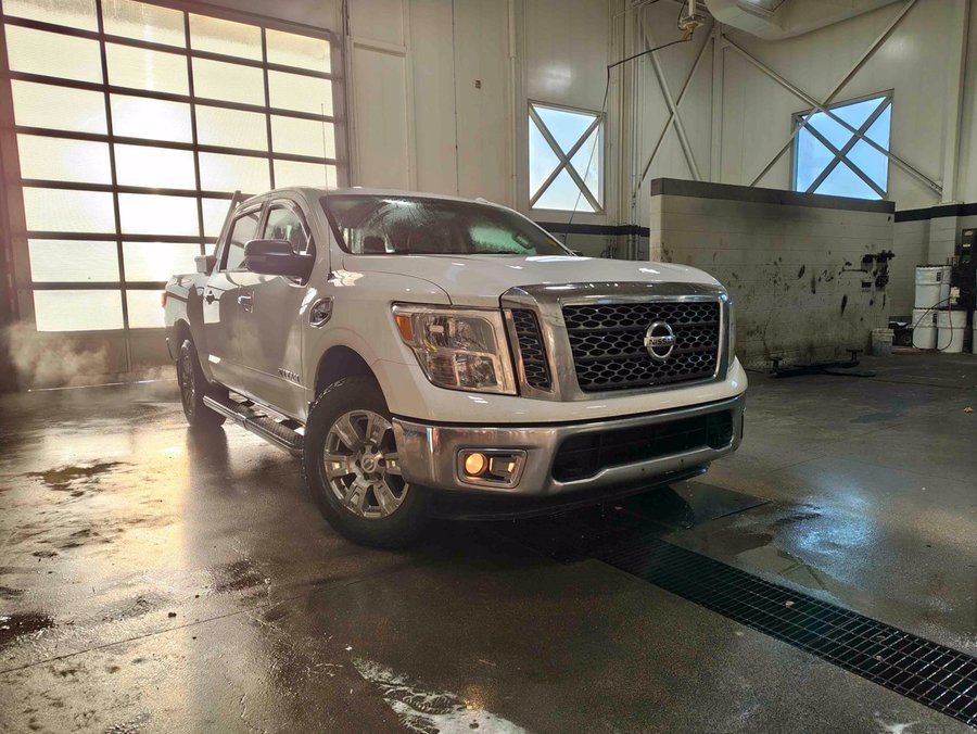 2017 Nissan Titan 2017 White