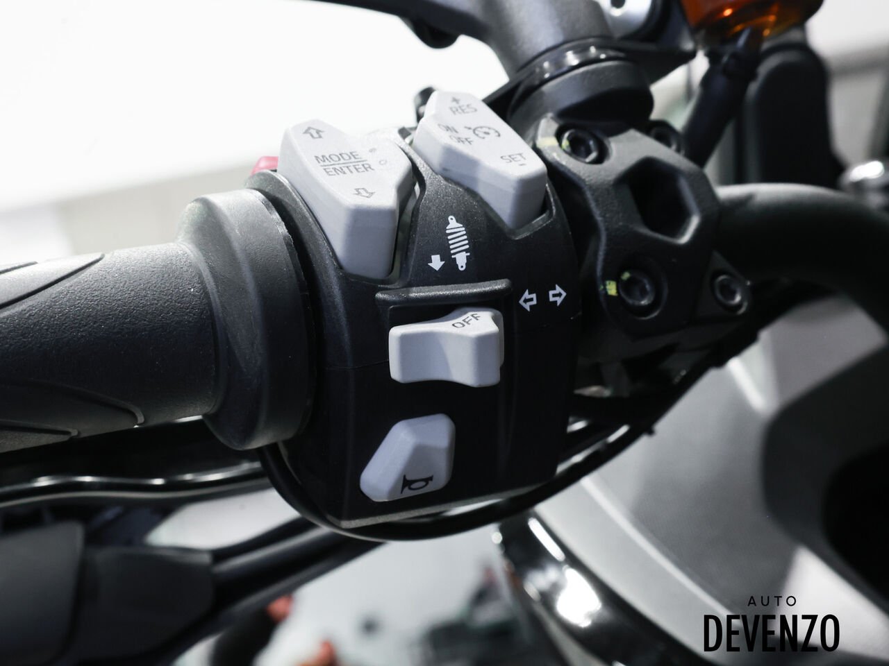 2024 Ducati Multistrada Black Saint-Eustache - photo #6