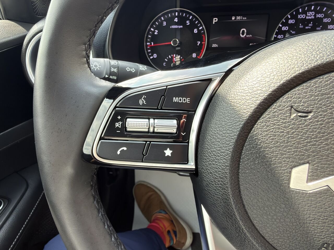 2024 Kia Forte White Thetford Mines - photo #17