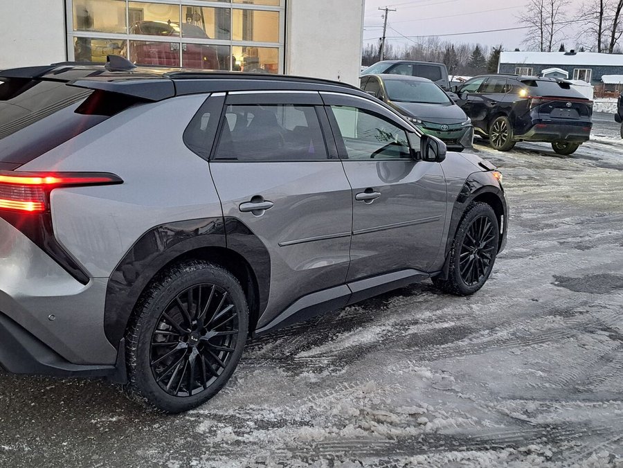 2023 Toyota bZ4X 2023 Heavy Metal with Black