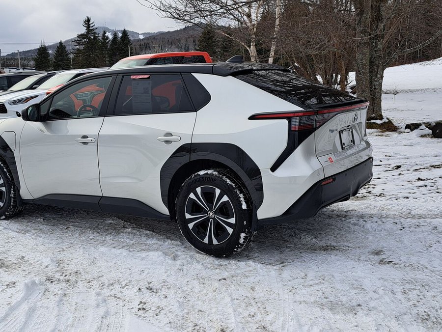 2023 Toyota bZ4X 2023 Elemental Silver with Black Roof