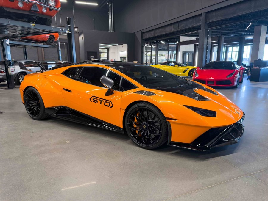 2022 Lamborghini Huracan 2022 Orange