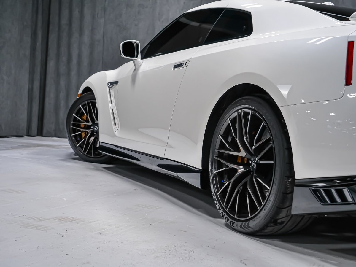 2023 Nissan GT-R PREMIUM White Montreal - photo #7