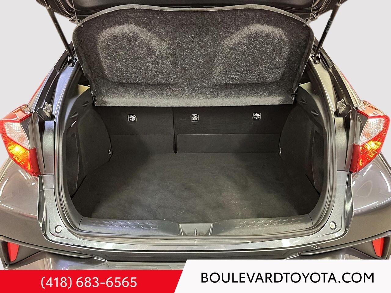 Toyota C-HR 99697A-19 | LE 2021 Gris Québec - photo #17