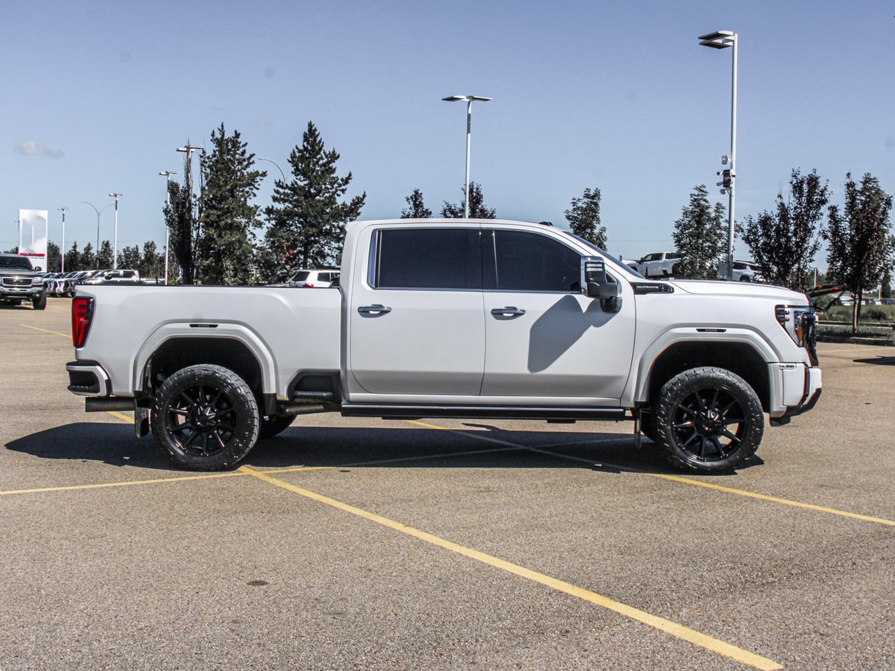 2024 GMC Sierra 3500HD 4WD Crew Cab 159 Denali Ultimate White Sherwood Park - photo #9