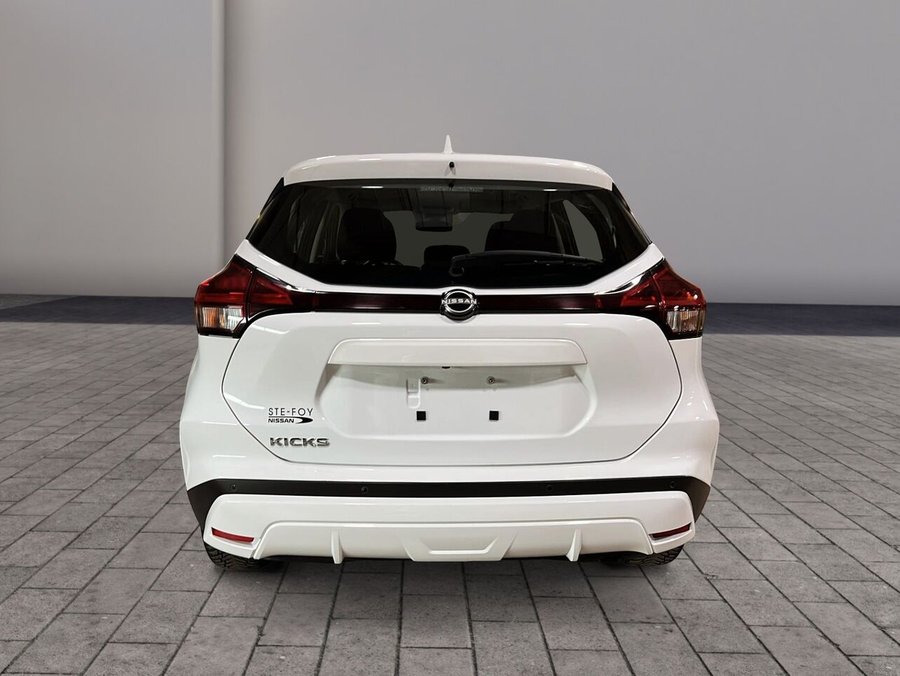 2022 Nissan Kicks S TA 2022 White