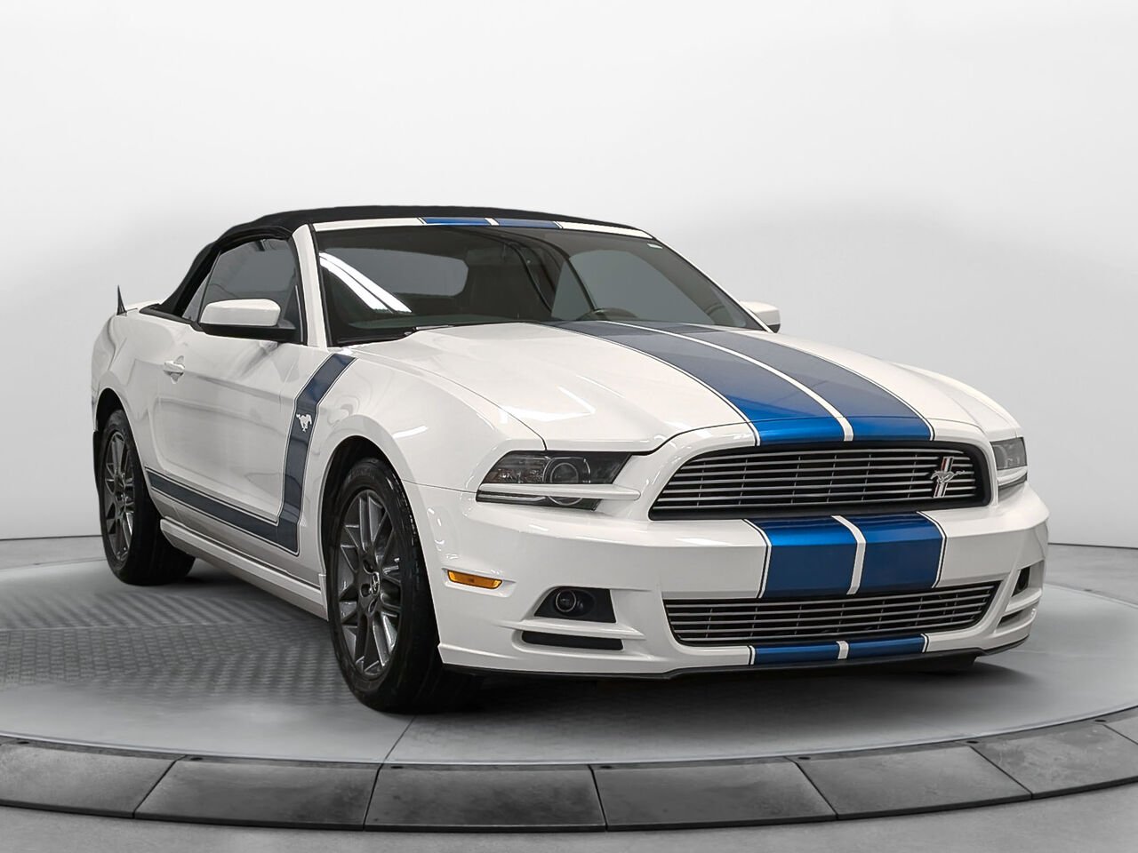 Ford MUSTANG Convertible V6 Premium Automatique 2013 Blanc Sherbrooke - photo #3
