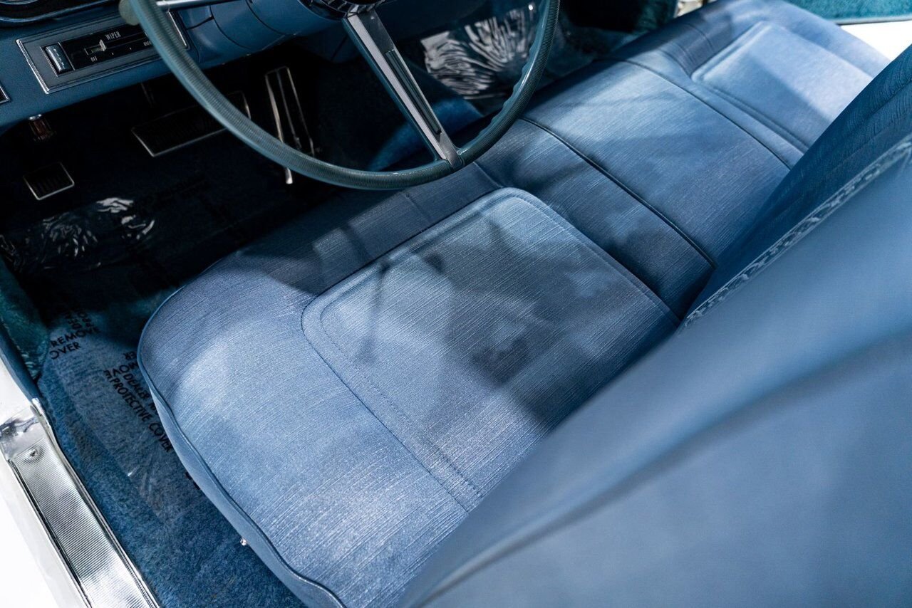 Cadillac Fleetwood **PRICE IN USD** Factory Limo dual AC with only 18,892 miles 1966 Blanc Montréal - photo #67
