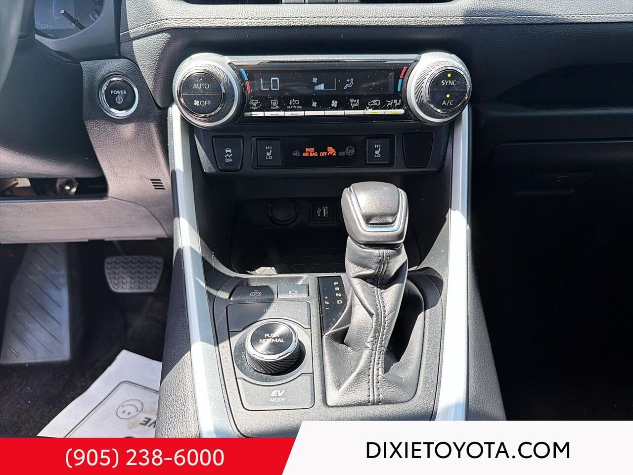 2024 Toyota RAV4 Hybrid XLE PREMIUM AWD / CLEAN CARFAX / HEATED SEATS / MOONROOF / ALLOY WHEELS / CARPLAY AND ANDROID AUTO Midnight Black Metallic Mississauga - photo #16