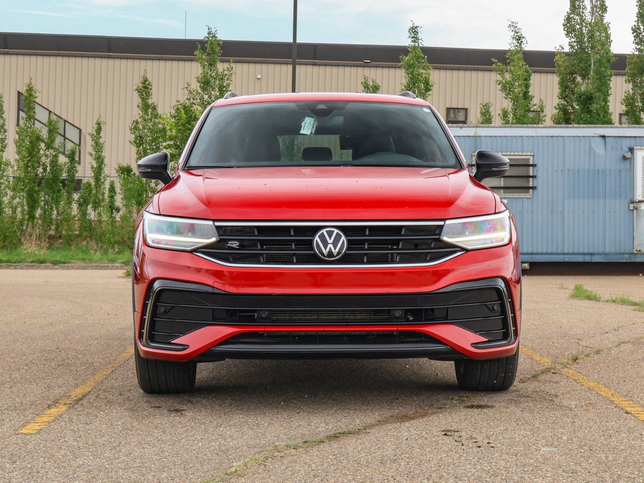 2024 Volkswagen Tiguan Comfortline R-Line Black Edition 4MOTION Red Sherwood Park - photo #2