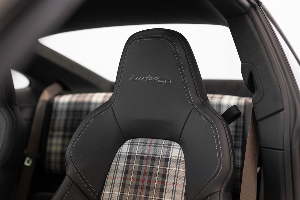 Porsche 911 Turbo 50 Years Coupe 2025 Vert Kirkland - photo #14