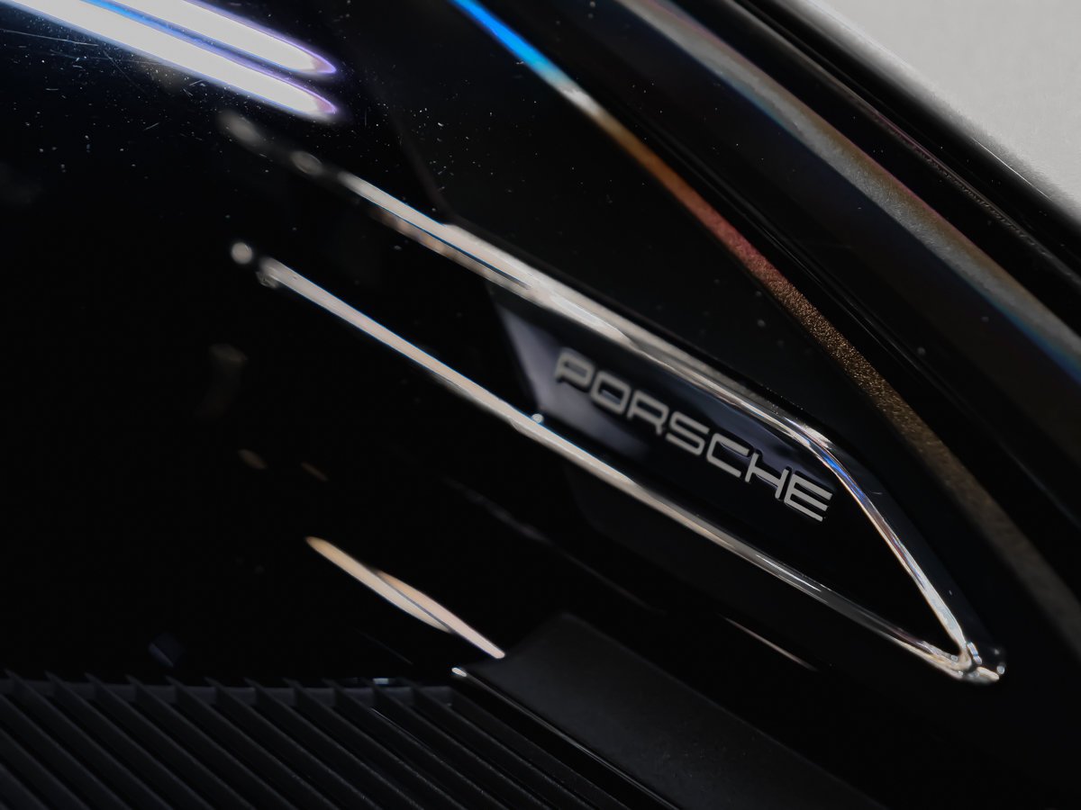 2025 Porsche Macan T Black Montreal - photo #22
