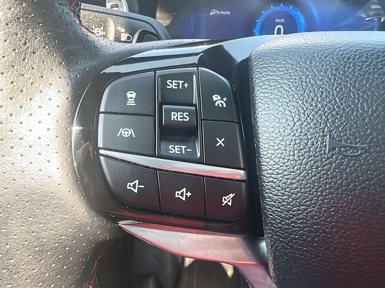 Ford Explorer 2024 Blanc Rouyn-Noranda - photo #18