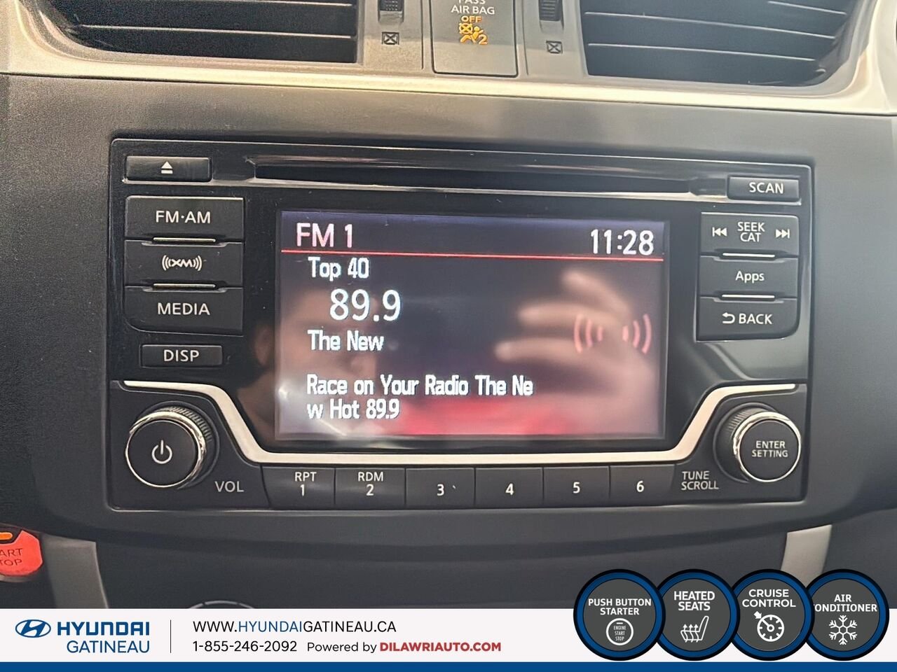 Nissan Sentra Berline 4 portes ** air climatiser ,sieges chauffant ,bas millage *** 2015 Blanc Ottawa & Gatineau - photo #13